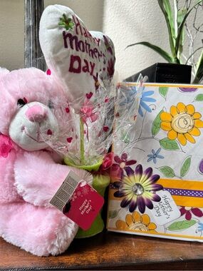 ✅NEW Pink Plush Bear Gift Set with Floral Card for Mother's Day